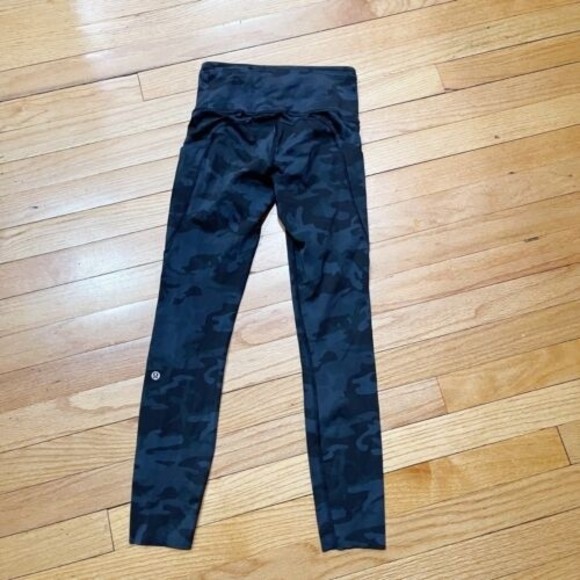 Lululemon Womens Size 2 Fast Free Tight II 25" Non-Reflective Nulux Gray Camo - Picture 10 of 16